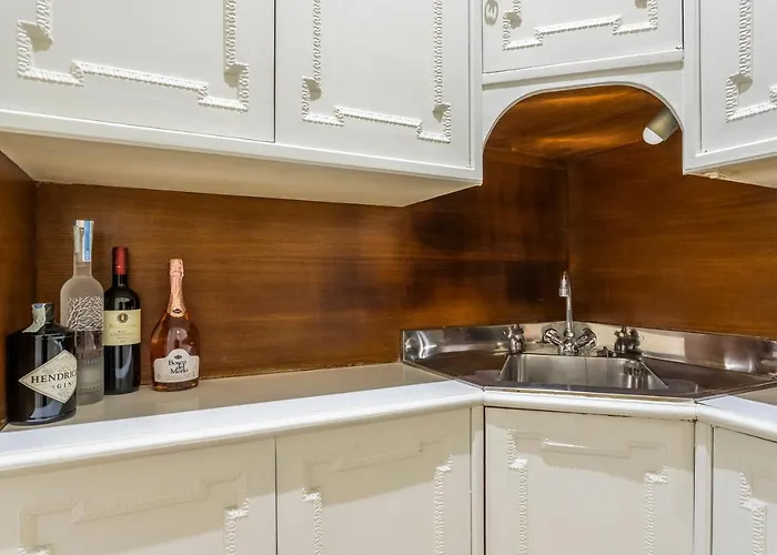 아파트 Luxury Cola